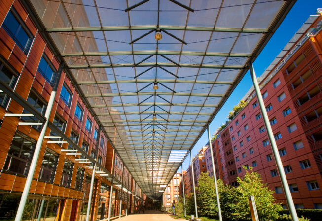 La Cité Internationale, le architetture di Renzo Piano a Lione. Corte interna